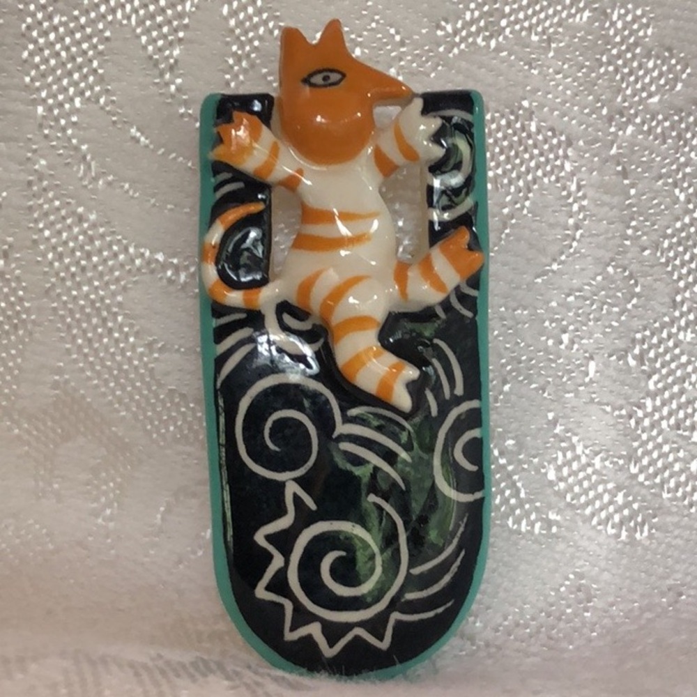 Vintage Porcelain Ceramic Art Hand Crafted Striped Cat Brooch Pin- Orange, Black - Picture 3 of 9